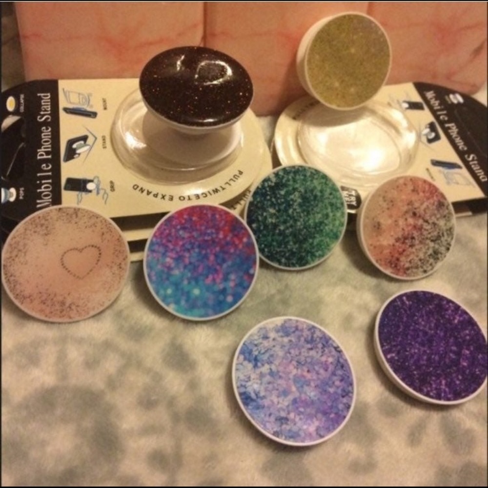 SALE Brand New in packaging Glitter popsockets 3 for only 8$